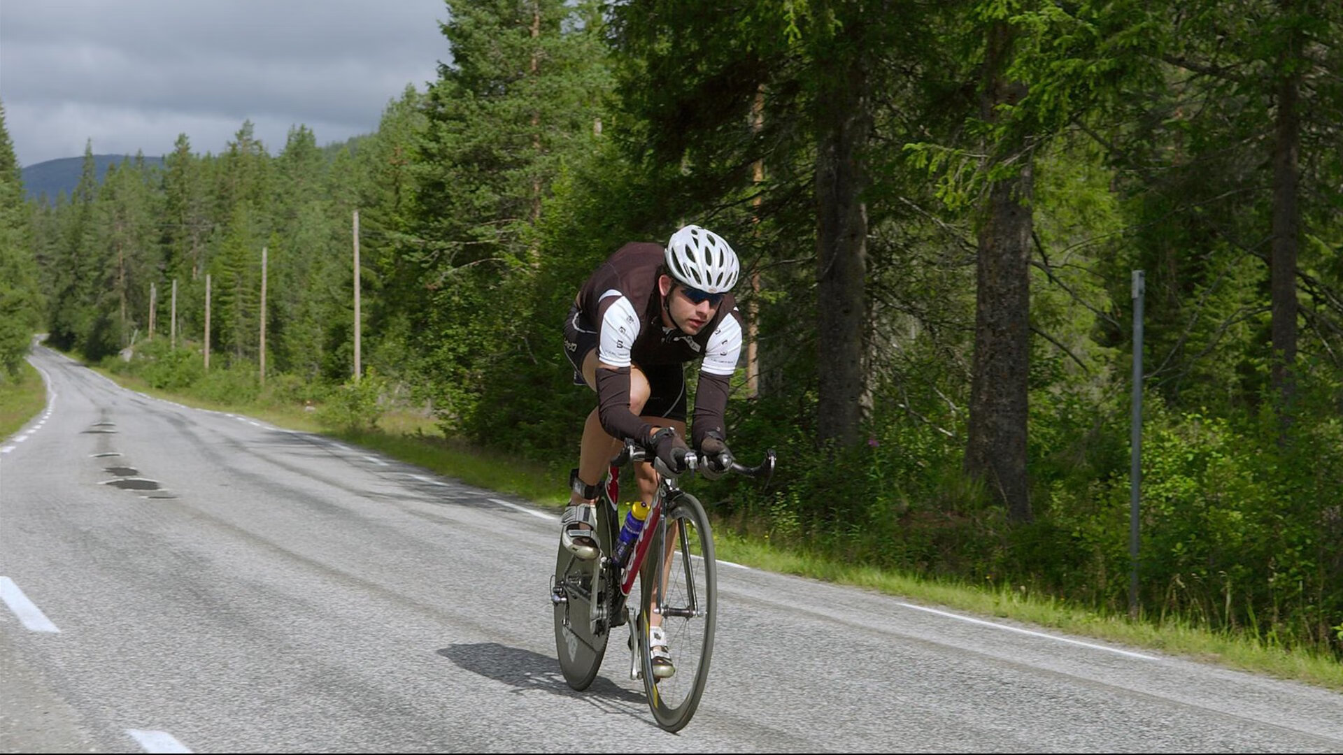 美国混合接力决赛战况激烈终成赢家，美国混合接力恢复决赛